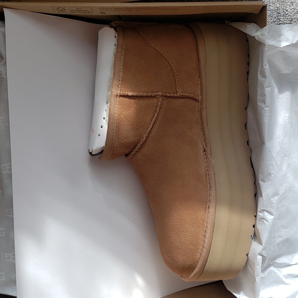UGG Women's Classic Ultra Mini Platform Boot - Picture 5 of 9